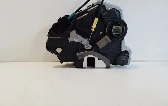 Lexus CT 200H Front door lock 1L0103