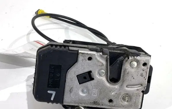 Renault Trafic II (X83) Front door lock 8200008246