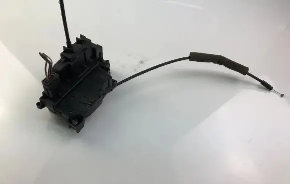 Renault Clio III Rear door lock 300128F
