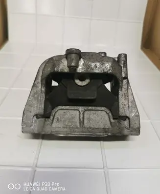 Skoda Octavia Mk2 (1Z) Engine mount bracket 199262