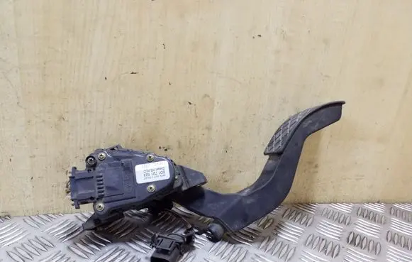 Audi A4 S4 B5 8D Accelerator throttle pedal 8D1721523