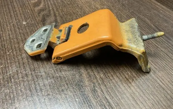 Renault Master III Loading door lower hinge 844000013R