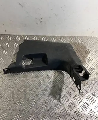 Foot area side trim