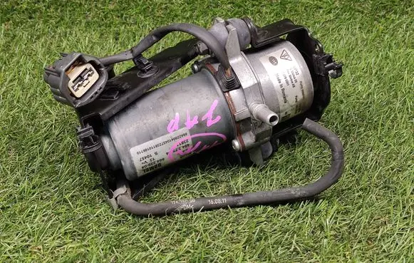 Volkswagen Touareg II Vacuum pump 7P0614215A 00928606 86422805