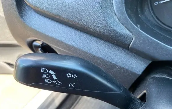 Skoda Fabia Mk2 (5J) Light switch