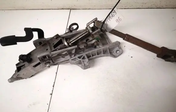 Ford Focus C-MAX Steering wheel axle 4m513c529ab 4m51-3c529-ab