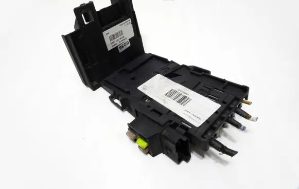 Peugeot 308 Fuse module 28236841 HW09A SW06A