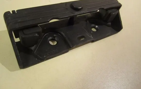 BMW X5 E53 Loading door lock loop/hook striker 8408859
