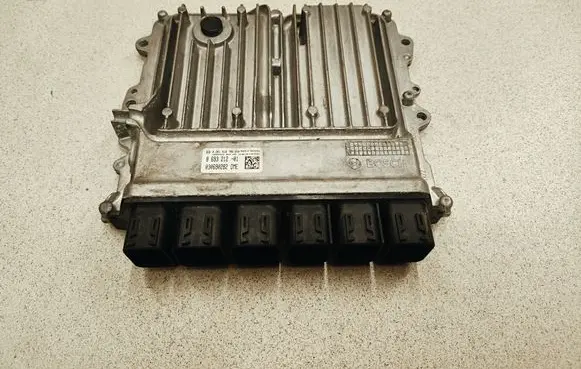 BMW 5 G30 G31 G38 Engine control unit/module 869321201 0261S18706 1039S93916