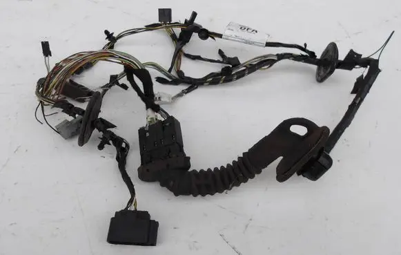 Ford Focus Front door wiring loom 8M5T-14A584-DHA A00000000 11082008