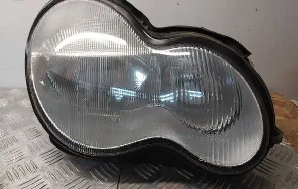 Mercedes-Benz C W203 Headlight/headlamp A2038200261
