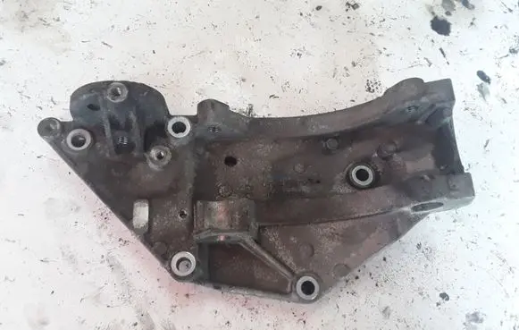 Peugeot 307 Generator/alternator bracket 9682367380