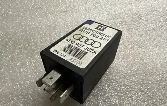 Audi A8 S8 D2 4D Other relay 4D0907307A 7038900215 3X6120