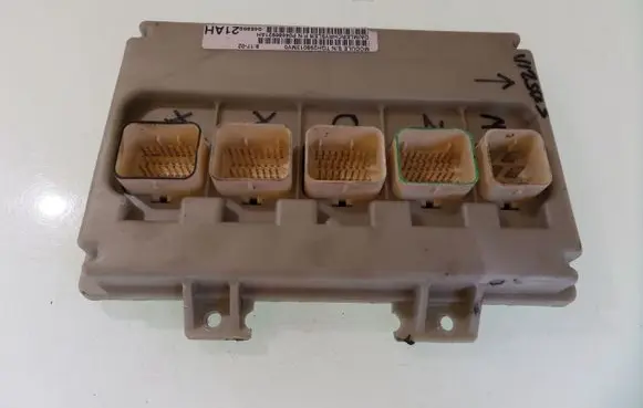 Chrysler Town & Country IV Engine control unit/module P04686921AH 046869