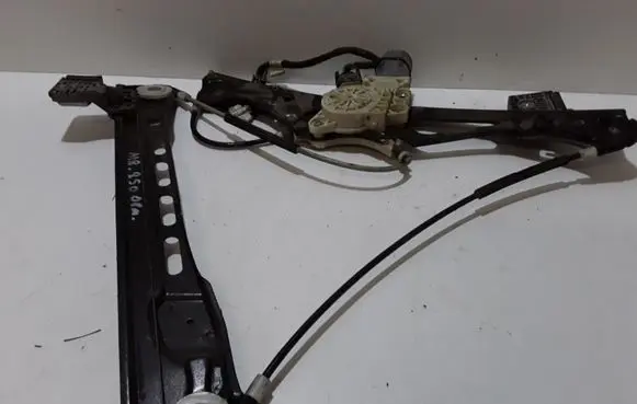 Mercedes-Benz E W211 Front door window regulator with motor A2117200246
