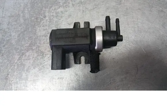 Volkswagen PASSAT B5.5 Vacuum valve 1J0906627