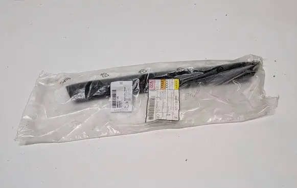 Audi Q8 Engine compartment rubber 4M8823125 M10219E01 1048526AAB