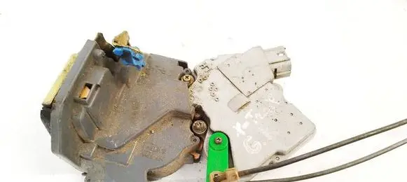 Nissan X-Trail T30 Rear door lock 