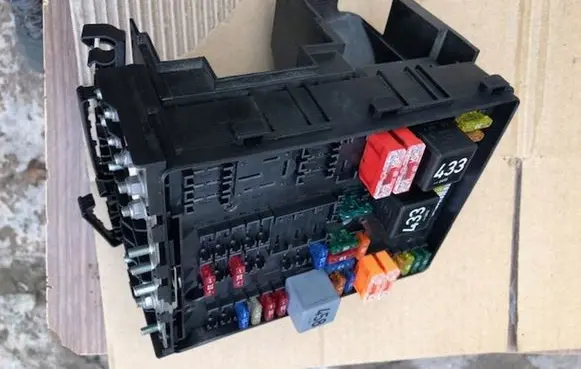 Audi A3 S3 8P Fuse module 1K0937124K