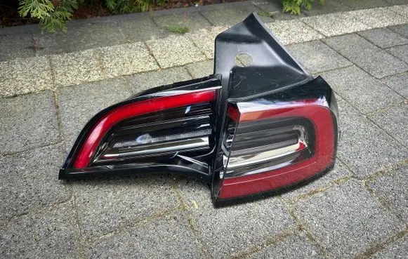 Tesla Model 3 Rear/tail lights 1502087-00-D 1502089-00-B