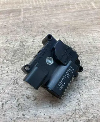 Toyota Avensis Verso Air flap motor/actuator 1138002051