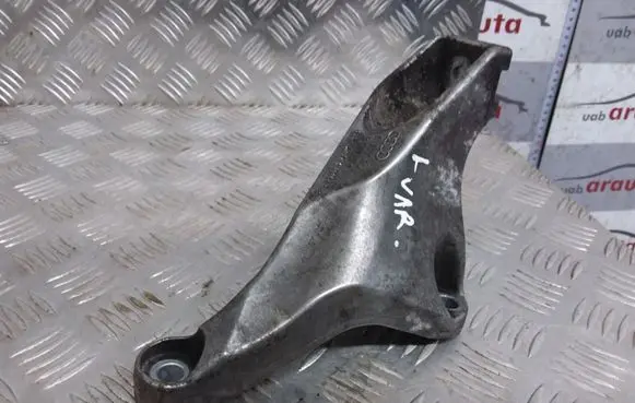 Audi A4 S4 B7 8E 8H Engine mounting bracket 8E0199307S