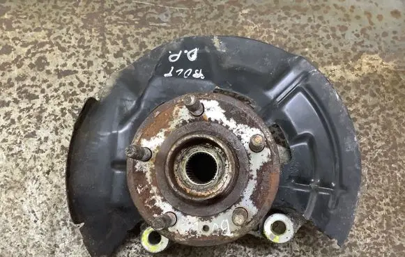 Front wheel hub