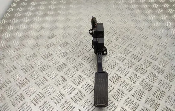 Toyota RAV 4 (XA30) Accelerator throttle pedal 7811042010