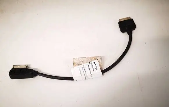Volkswagen PASSAT B7 USB socket connector 000051446C