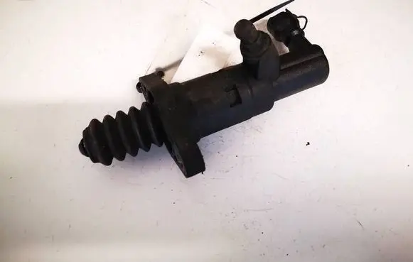 Volkswagen Golf V Clutch master cylinder