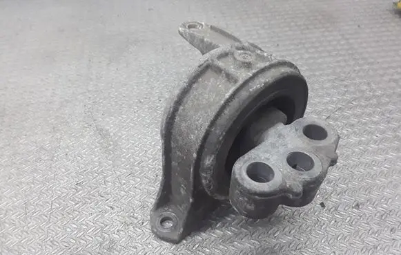 Opel Zafira B Engine mount bracket 90539246