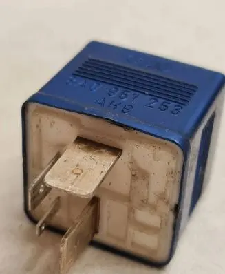 Audi A4 S4 B5 8D Other relay 8A0951253