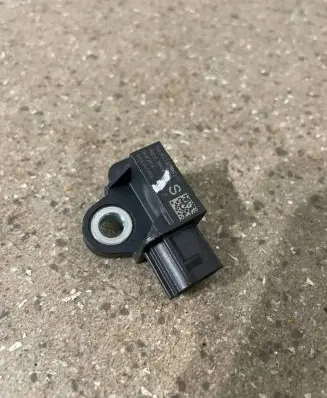 Nissan X-Trail T32 Airbag deployment crash/impact sensor 988303RA0A 04302014
