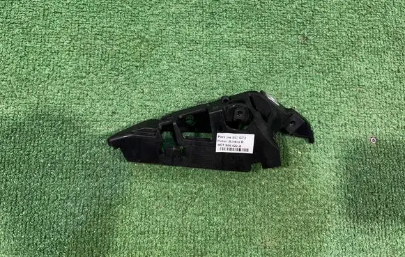 Front bumper mounting bracket