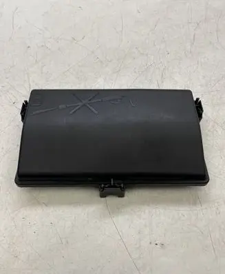 Opel Insignia A Fuse box cover 13222784