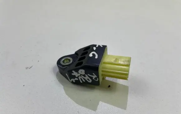 Toyota RAV 4 (XA30) Airbag deployment crash/impact sensor