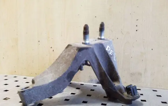 Dacia Sandero Gearbox mounting bracket 112531988F