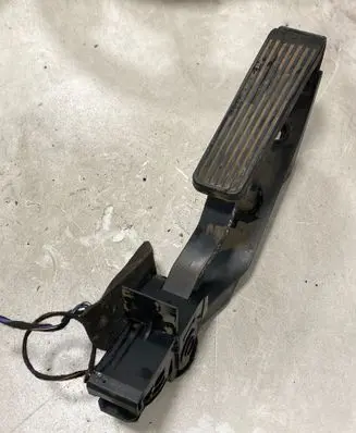 Mercedes-Benz E W211 Accelerator throttle pedal A2113010001 5183