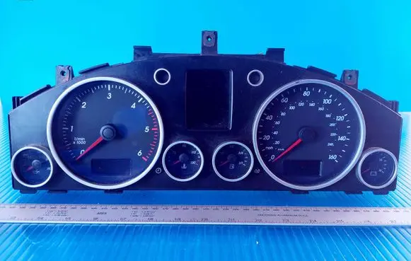 Volkswagen Touareg I Speedometer (instrument cluster) 6033EC2145