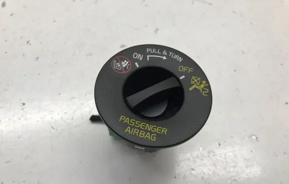 Passenger airbag on/off switch