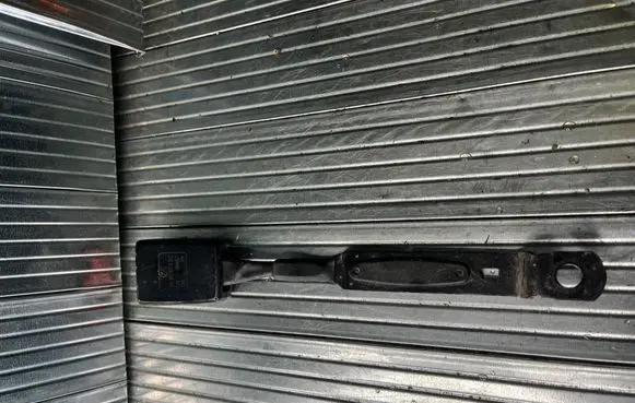 Volkswagen Caddy Front seatbelt buckle 2K0857877D 33046821