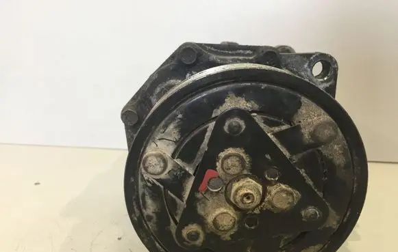 Volkswagen Golf IV Air conditioning (A/C) compressor (pump)