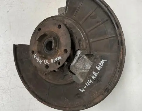 Volkswagen Touareg II Rear wheel hub spindle/knuckle 