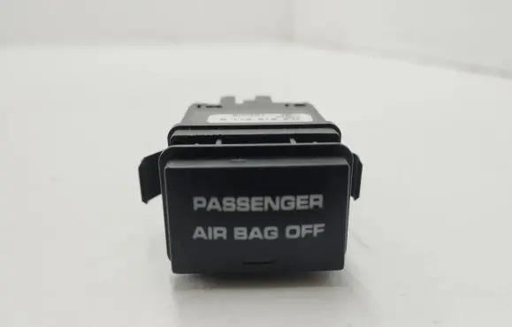 Passenger airbag on/off switch