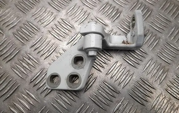 Toyota Prius (XW50) Front door upper hinge SV63HFU01L