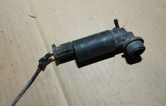 Honda CR-V Windscreen/windshield washer pump
