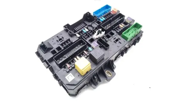 Opel Astra H Fuse module 13268287 5DK008669