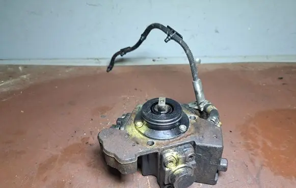 Opel Astra H Fuel injection high pressure pump 55575157 0445010247 02003856715