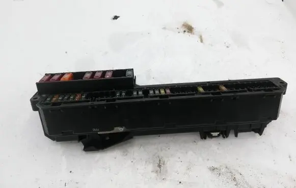 BMW 5 E60 E61 Fuse module 25613290