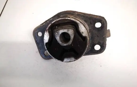 Mitsubishi Colt Engine mount bracket mr961611 mr961613